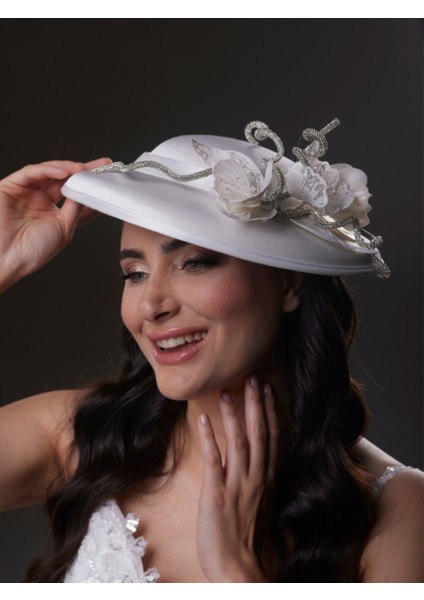 Kelebek ve Kristal Detaylı Beyaz Gelin, Nikah, Nişan, Özel Davet Şapkası fiyatları
