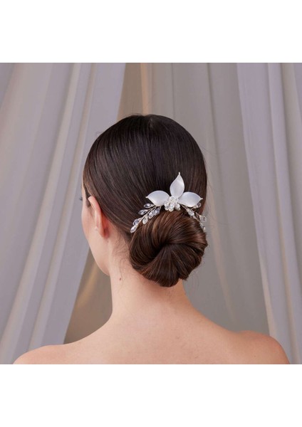 Yaprak ve Kristal Detaylı Gelin Saç Aksesuarı – Düşük Topuz Için Zarif Tokalı Tasarım