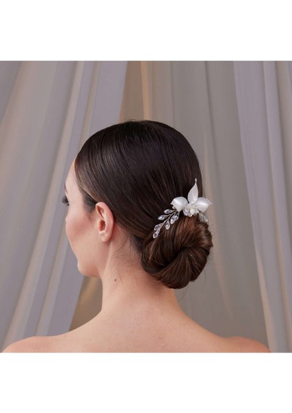 Yaprak ve Kristal Detaylı Gelin Saç Aksesuarı – Düşük Topuz Için Zarif Tokalı Tasarım modelleri