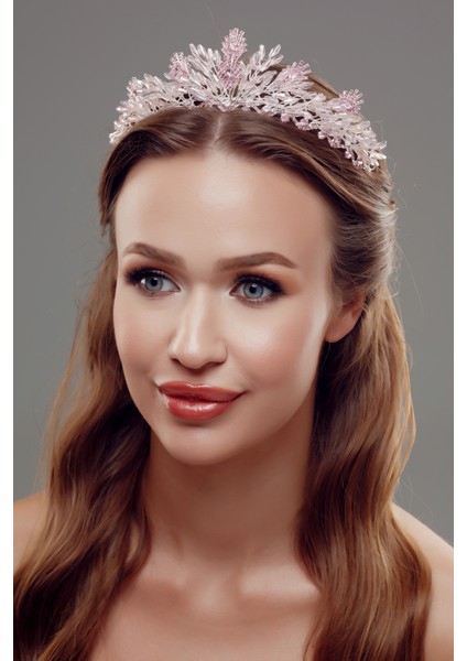 Kristal Çiçek Detaylı Gelin Tacı – Zarif ve Işıltılı Tasarım