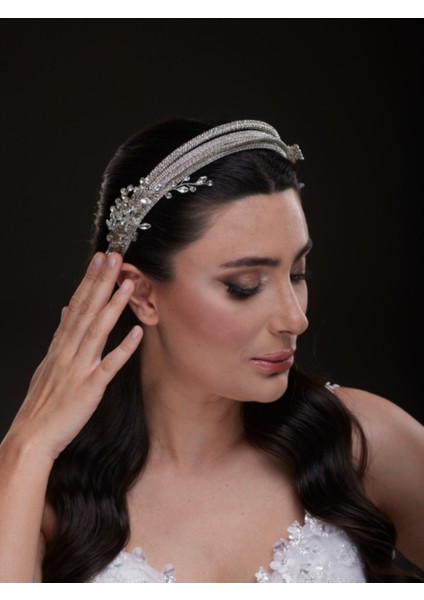 Çiçek Motifli Kristal Taşlı Işıltılı Gelin Tacı Zarif Saç Aksesuarı