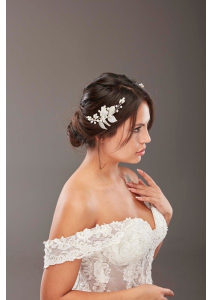 Çiçek ve Inci Detaylı Gelin Saç Aksesuarı – Zarif Yan Toka