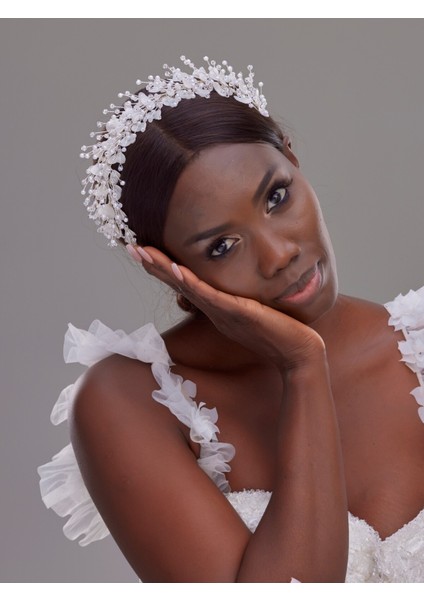 Kristal ve Inci Işlemeli Gelin Saç Aksesuarı – Düşük Topuz Için Işıltılı Tasarım