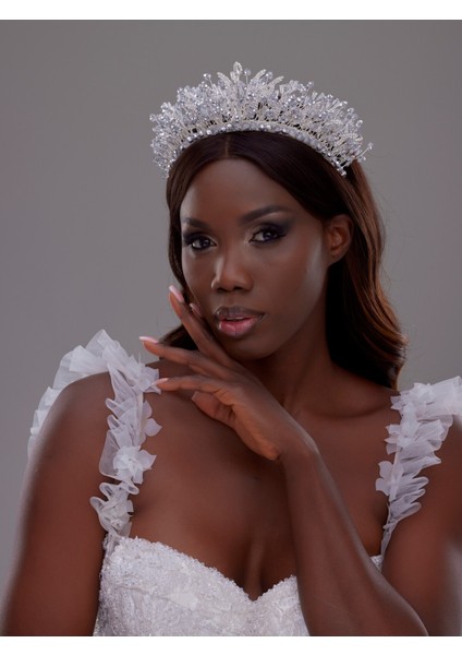 Kristal Gelin Tacı – Işıltılı ve Gösterişli Gelin Aksesuarı