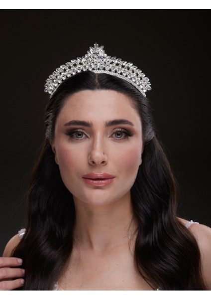 Işıltılı Kristal Taşlı Gelin Tacı – Zarif ve Gösterişli Tasarım fiyatları
