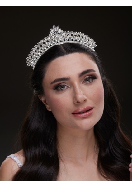 Işıltılı Kristal Taşlı Gelin Tacı – Zarif ve Gösterişli Tasarım modelleri