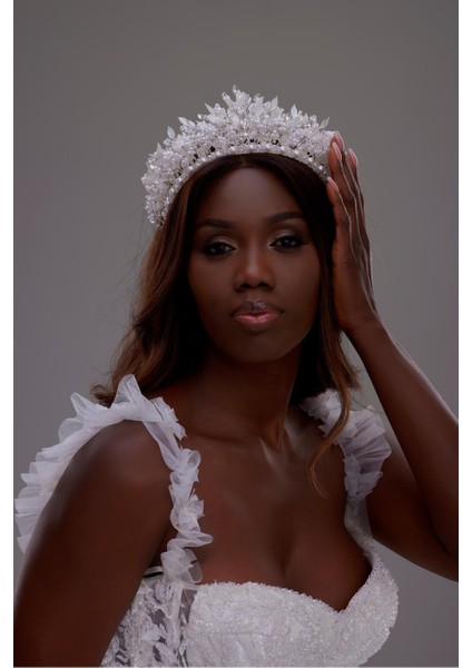 Inci ve Kristal Taş Işlemeli Gelin Tacı – Işıltılı ve Zarif Tasarım