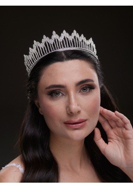Ince Uzun Kristal Taşlı Gelin Tacı – Gösterişli ve Zarif Tasarım fiyatları