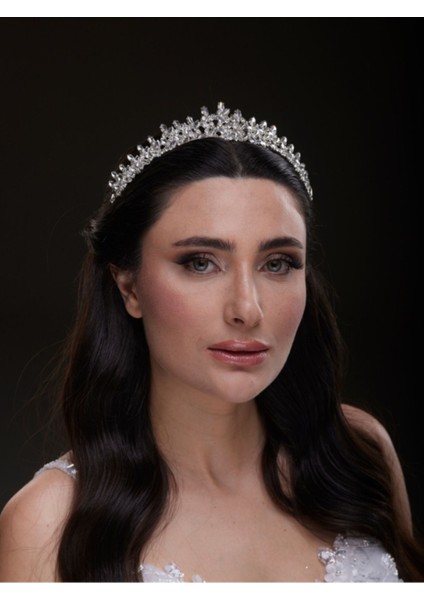 Ince Kristal Taşlı Gelin Tacı – Zarif ve Şık Tasarım modelleri