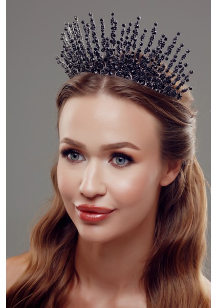 Kristal Taşlı Gösterişli Gelin Tacı – Işıltılı ve Zarif Tasarım