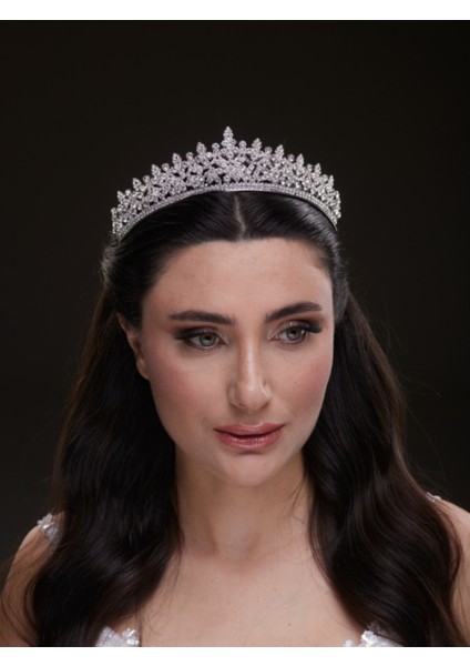 Ince Kristal Taşlı Gelin Tacı – Zarif ve Işıltılı Prenses Model