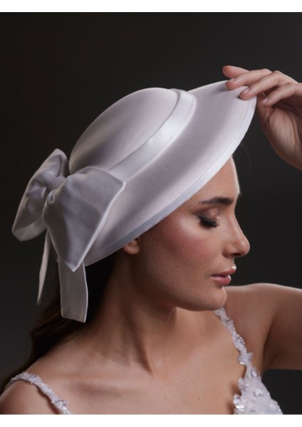 Büyük Fiyonk Detaylı Klasik Beyaz Gelin, Nikah, Nişan, Özel Davet Şapkası