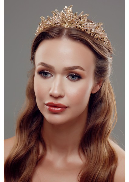 Kristal Taşlı Gümüş Gelin Tacı – Işıltılı ve Asil Tasarım