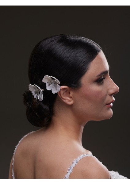 Minimal Beyaz Çiçek ve Gümüş Detaylı Gelin Saç Aksesuarı