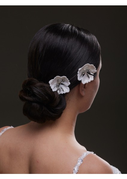 Minimal Beyaz Çiçek ve Gümüş Detaylı Gelin Saç Aksesuarı fiyatları