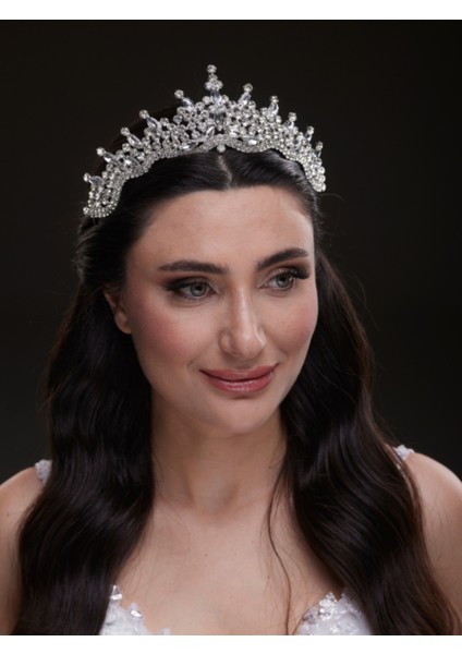 Zarif Kristal Taşlı Gelin Tacı – Prenses Model Işıltılı Tasarım
