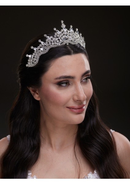 Zarif Kristal Taşlı Gelin Tacı – Prenses Model Işıltılı Tasarım fiyatları