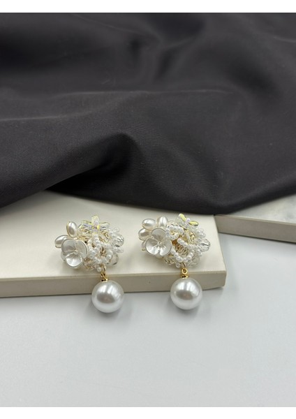 Çiçek Detaylı Inci ve Boncuklu Şık Tasarım Sallantılı Çelik Küpe