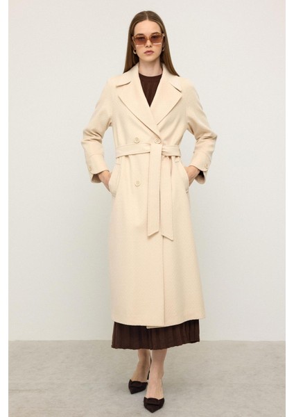 Reglan Kol Pelerin Detaylı Kendinden Desenli Limited Edition Kaban Krem 3141 fiyatları