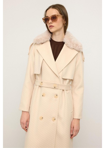 Çıkabilir Kürklü Kendinden Desenli Limited Edition Kaban Krem 3127 fırsatları