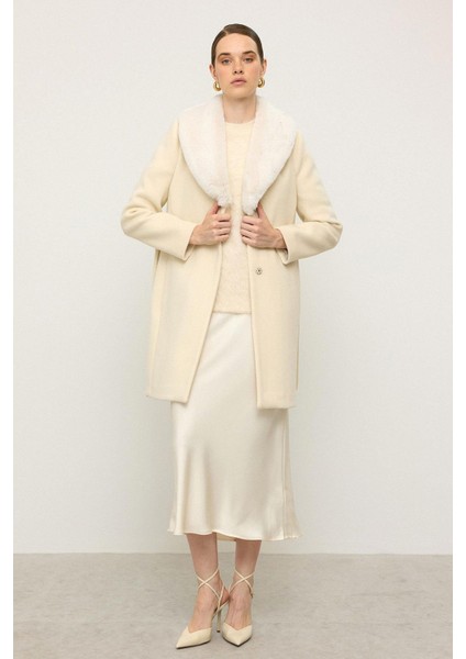 Şal Yaka Kürklü Belden Bağlamalı Kaban Ekru 3093 modelleri