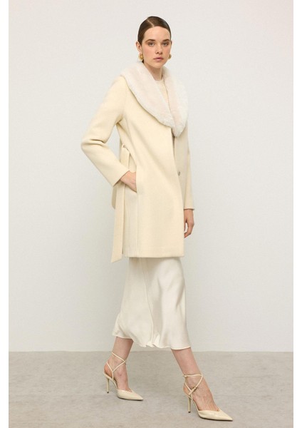 Şal Yaka Kürklü Belden Bağlamalı Kaban Ekru 3093 fırsatları