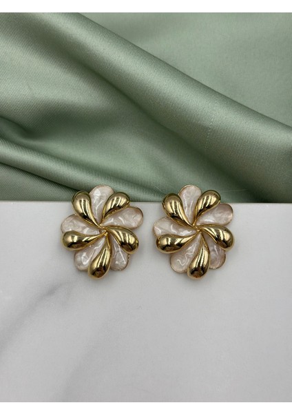 Pudra Mineli ve Gold Altın Detaylı Çiçek Formlu Tasarım Küpe modelleri