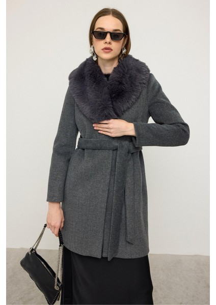 Şal Yaka Kürklü Belden Bağlamalı Kaban Koyu Gri 3093 fiyatları