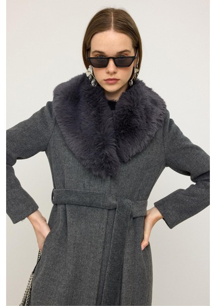 Şal Yaka Kürklü Belden Bağlamalı Kaban Koyu Gri 3093 indirimleri