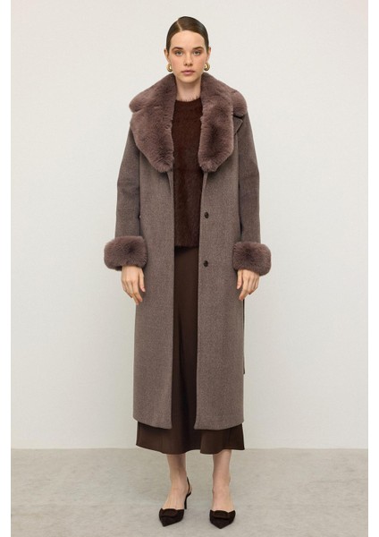 Ceket Yaka Yakası ve Kolları Çıkabilen Kürklü Uzun Kaban Latte 3088