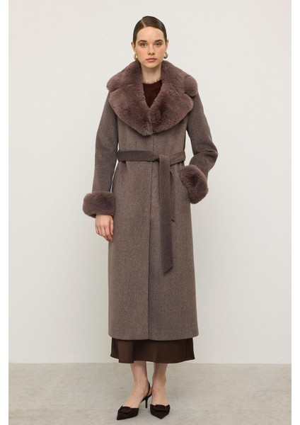 Ceket Yaka Yakası ve Kolları Çıkabilen Kürklü Uzun Kaban Latte 3088 fiyatları