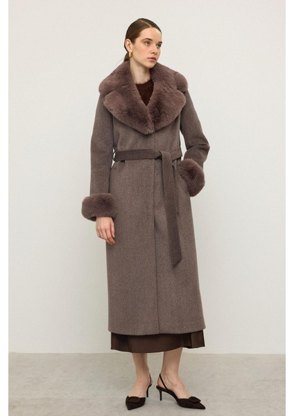 Ceket Yaka Yakası ve Kolları Çıkabilen Kürklü Uzun Kaban Latte 3088 indirimleri