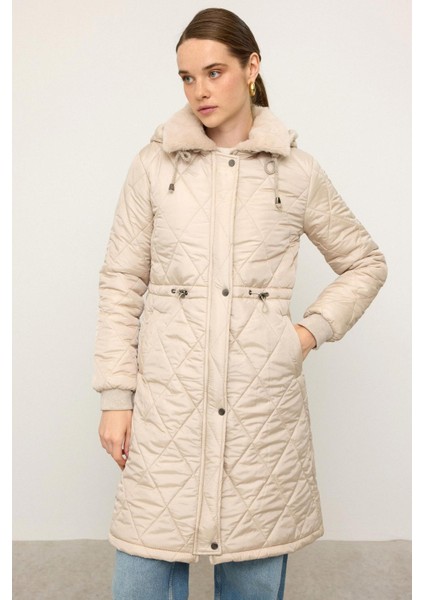 Çıkabilir Kapüşonlu Yakası Kürk Detaylı Kapitone Mont Taş 6624