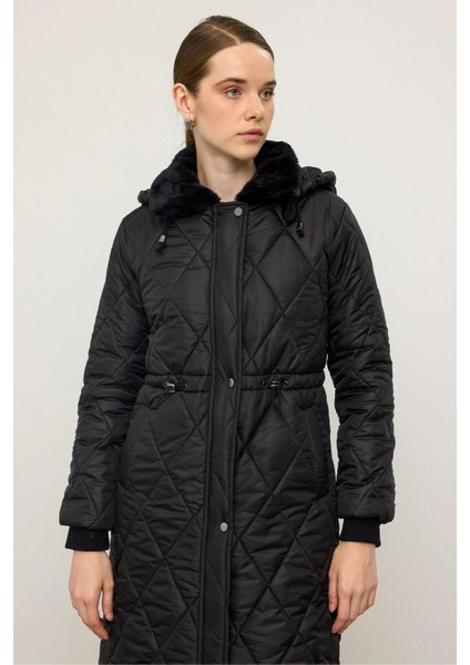 Çıkabilir Kapüşonlu Yakası Kürk Detaylı Kapitone Mont Siyah 6624 modelleri