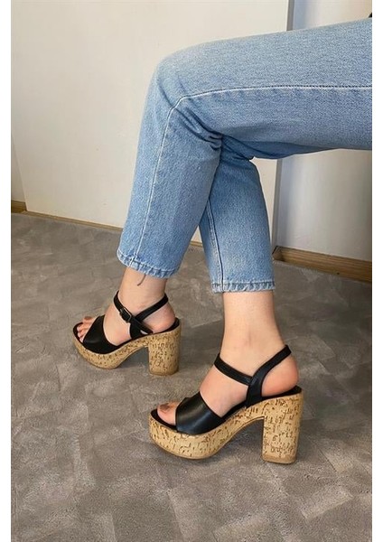 Kadın Siyah Tek Bantlı 10 cm Platfom Topuklu Mantar Taban Sandalet fırsatları