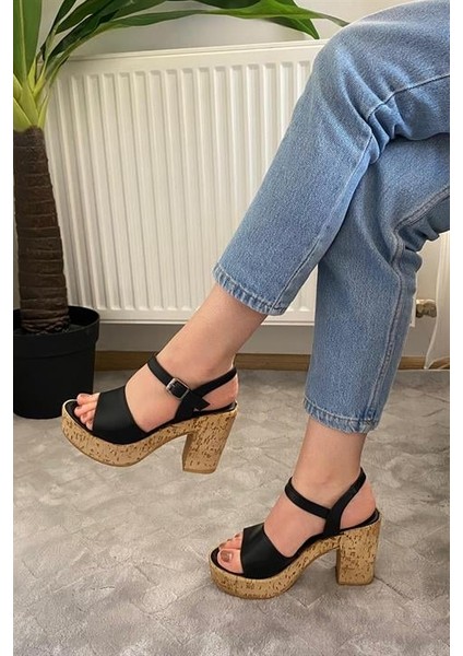Kadın Siyah Tek Bantlı 10 cm Platfom Topuklu Mantar Taban Sandalet indirimleri