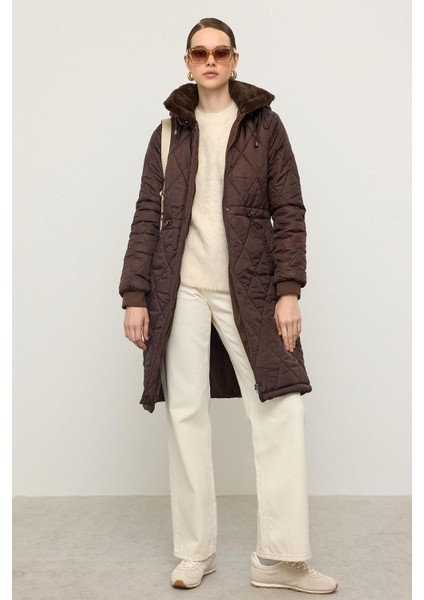 Çıkabilir Kapüşonlu Yakası Kürk Detaylı Kapitone Mont Kahve 6624
