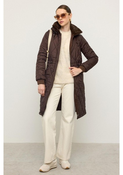 Çıkabilir Kapüşonlu Yakası Kürk Detaylı Kapitone Mont Kahve 6624 fırsatları