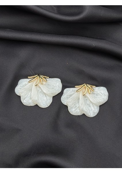 Beyaz Mineli Çiçekli Altın Gold Detaylı Tasarım Şık Küpe modelleri