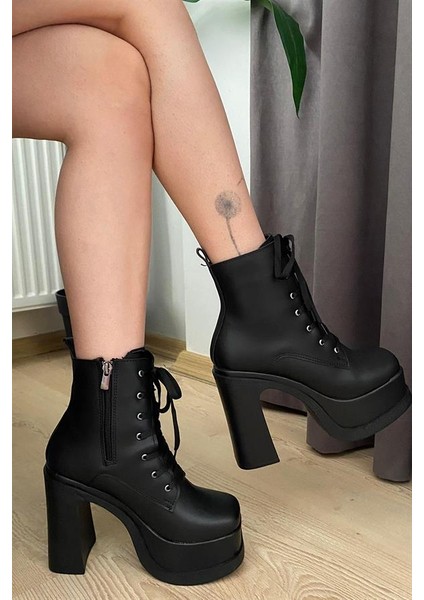 Kadın Simya Siyah Bağcıklı Detaylı 12 cm Platform Topuklu Fermuarlı Bot fiyatları