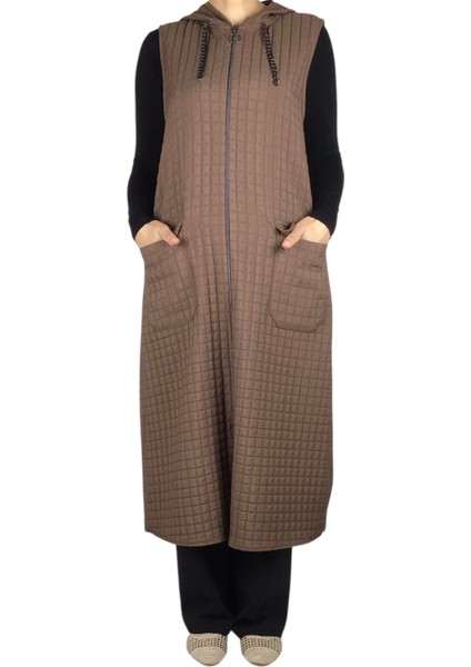 Önü Fermuarlı Kapüşonlu Üstten Cepli Kapitone Yelek