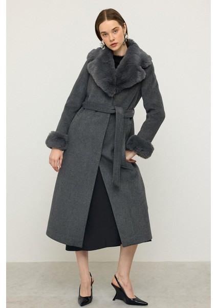 Ceket Yaka Yakası ve Kolları Çıkabilen Kürklü Uzun Kaban Koyu Gri 3088 modelleri