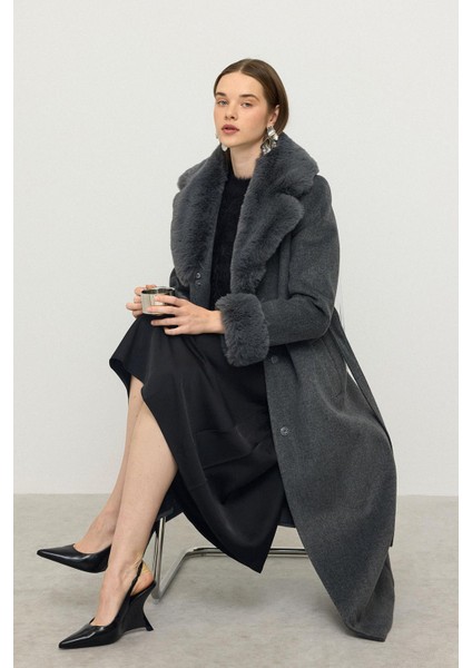 Ceket Yaka Yakası ve Kolları Çıkabilen Kürklü Uzun Kaban Koyu Gri 3088 indirimleri