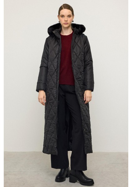 Çıkabilen Kürklü Kapüşonlu Fermuar Kapamalı Uzun Kapitone Mont Siyah 6791 fiyatları