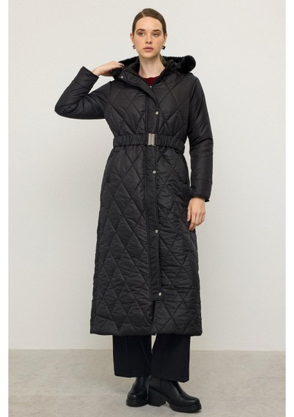 Çıkabilen Kürklü Kapüşonlu Fermuar Kapamalı Uzun Kapitone Mont Siyah 6791 indirimleri