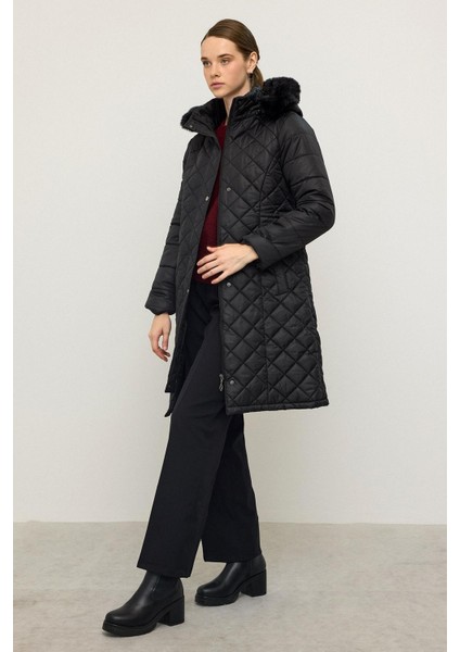 Çıkabilen Kürklü Kapüşonlu Metal Aksesuarlı Kapitone Mont Siyah 6790 fırsatları