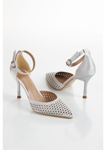 Kadın Gümüş Saten Kristal Taşlı 9 cm Teş Detaylı Ince Topuklu Sivri Burunlu Arkası Acık Stiletto fiyatları