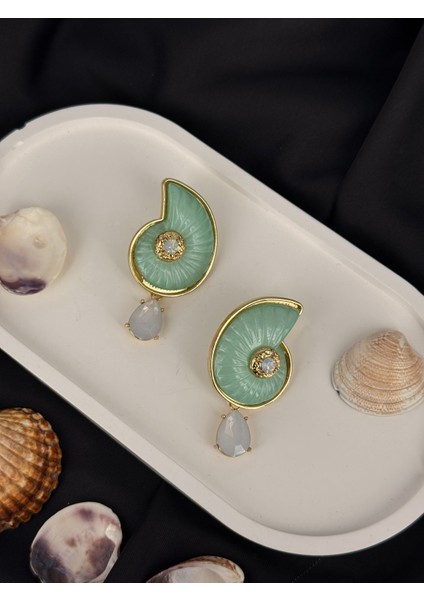 Gold Turkuvaz Renk Deniz Kabuğu Figürlü Zirkon Taşlı Sallantılı Küpe modelleri