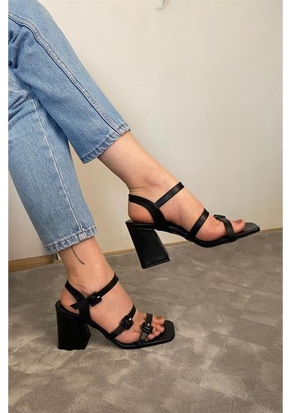 Kadın Siyah Cilt Üç Tokalı 9 cm Kalın Topuklu Aykkabı modelleri