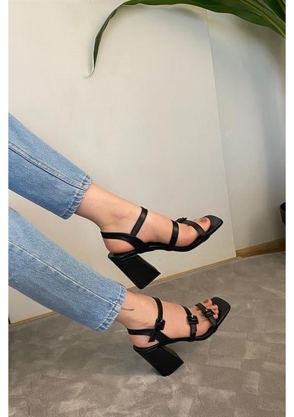 Kadın Siyah Cilt Üç Tokalı 9 cm Kalın Topuklu Aykkabı fırsatları